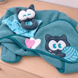 Coffret b&eacute;b&eacute; chacha &ndash; cape de bain et doudou